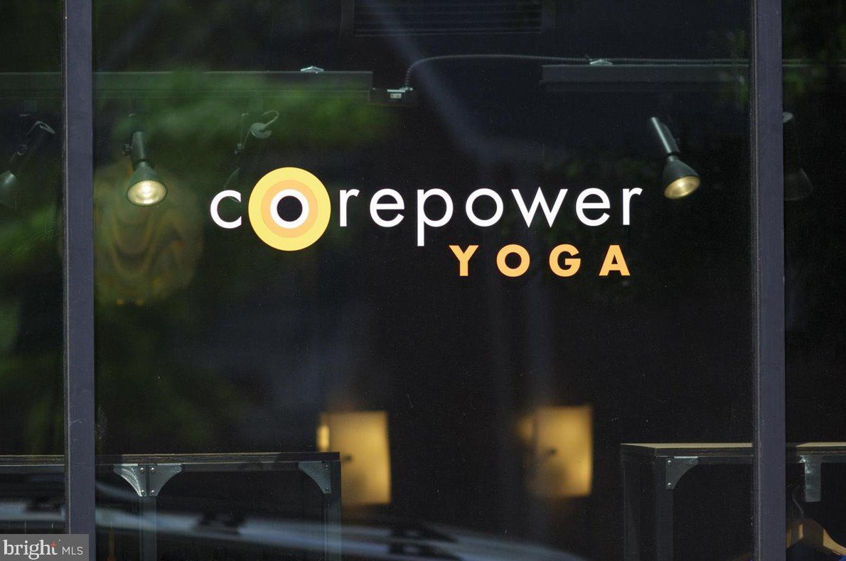 1622 Rhodes St, Arlington VA 22201-3119 exterior