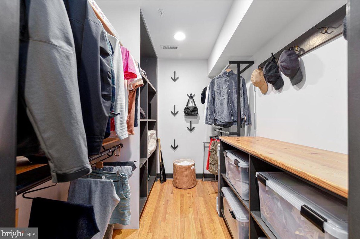 1622 Rhodes St, Arlington VA 22201-3119 exterior