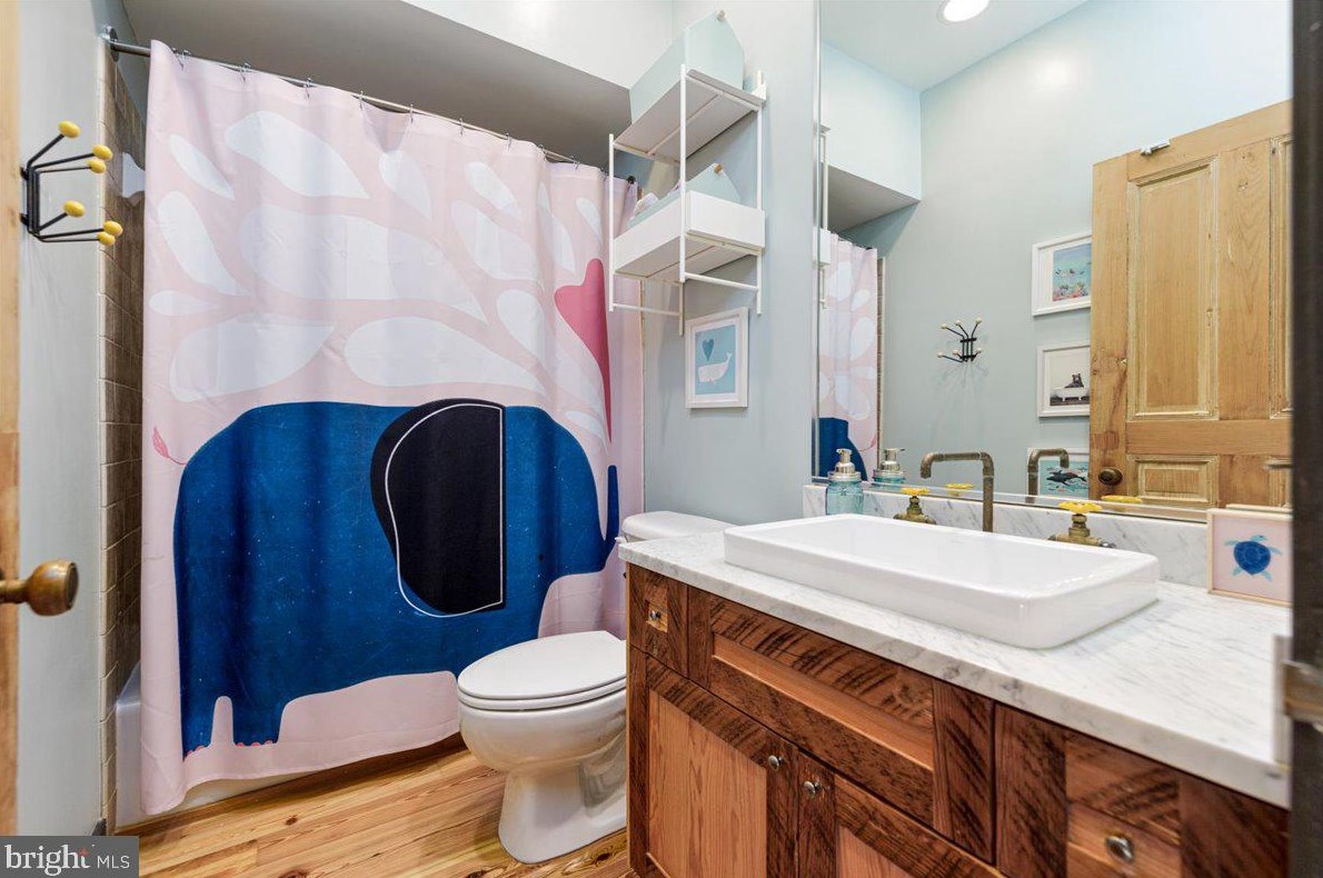 1622 Rhodes St, Arlington VA 22201-3119 exterior