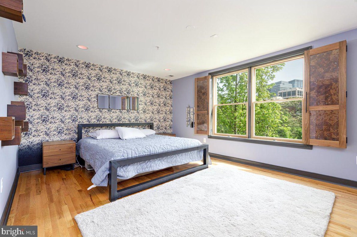 1622 Rhodes St, Arlington VA 22201-3119 exterior