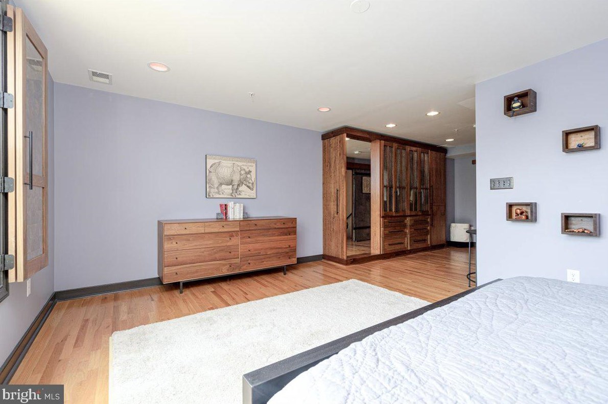 1622 Rhodes St, Arlington VA 22201-3119 exterior