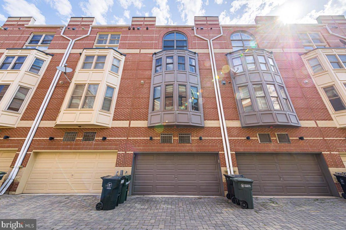 1622 Rhodes St, Arlington VA 22201-3119 exterior