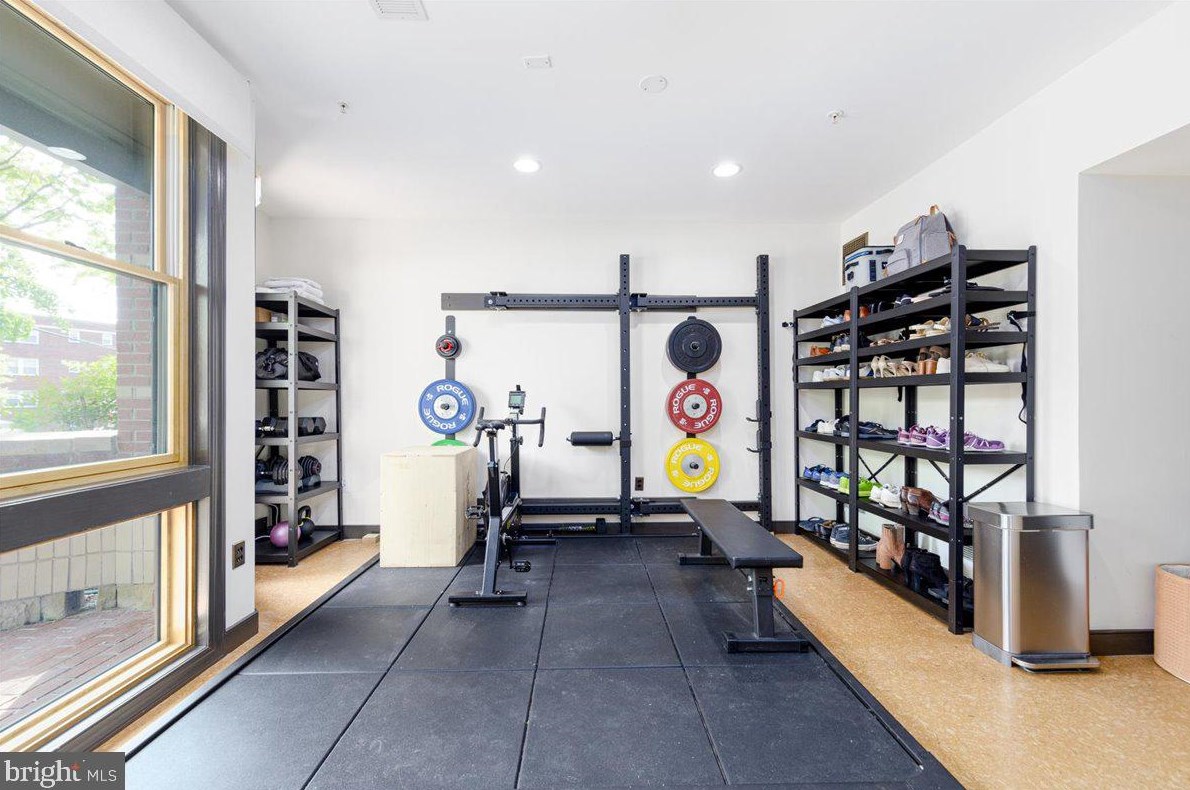 1622 Rhodes St, Arlington VA 22201-3119 exterior