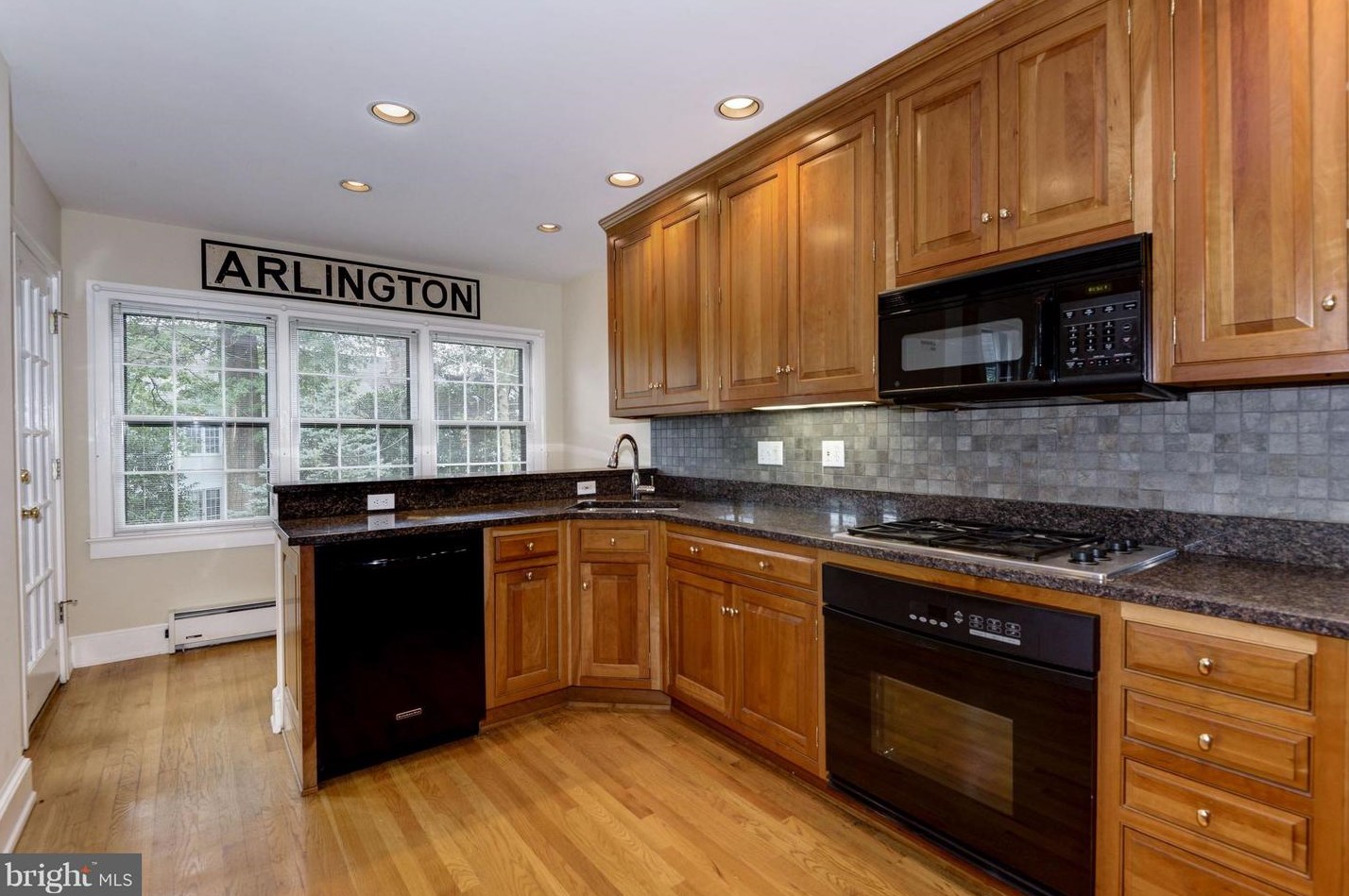 4706 32nd St N, Arlington, VA 22207