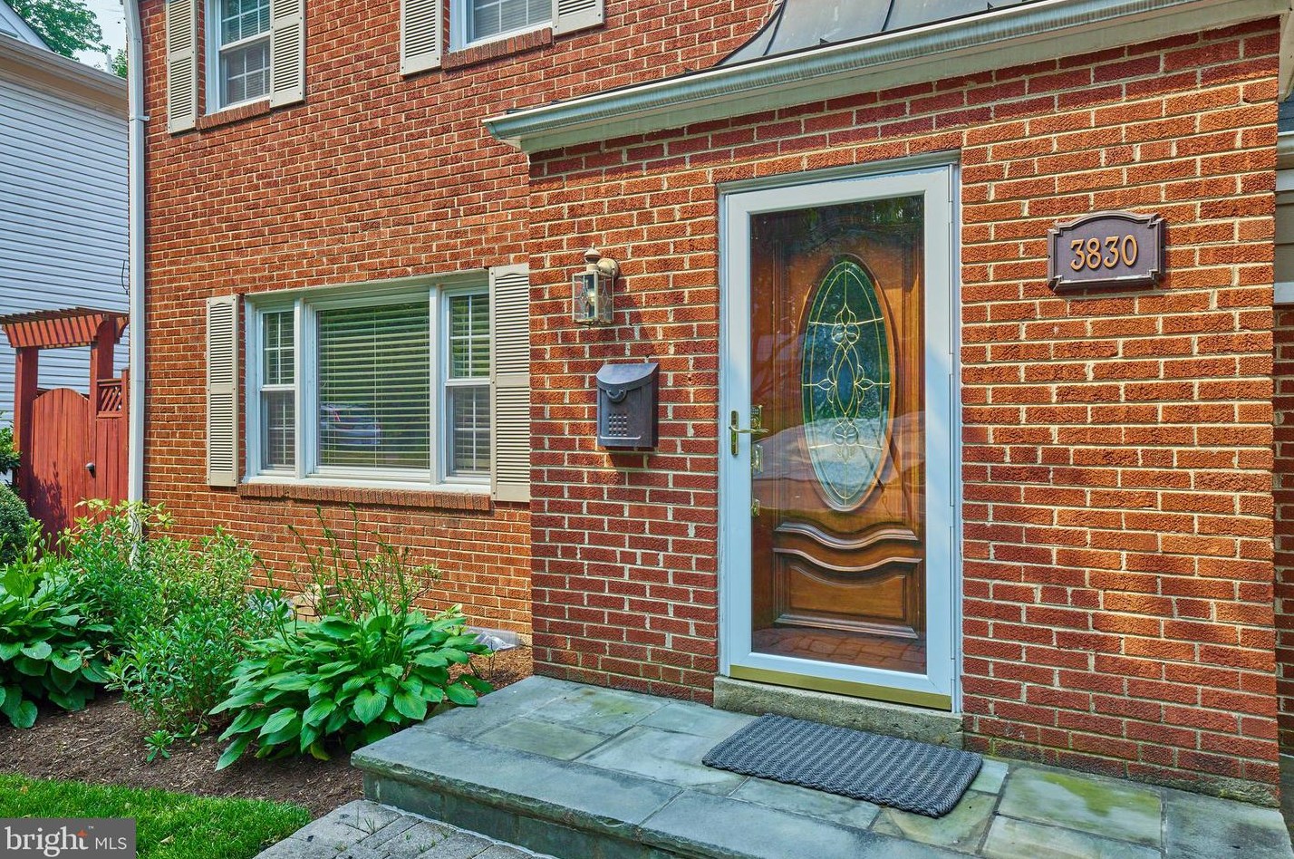 3830 Vernon St, Arlington VA  22207-4342 exterior