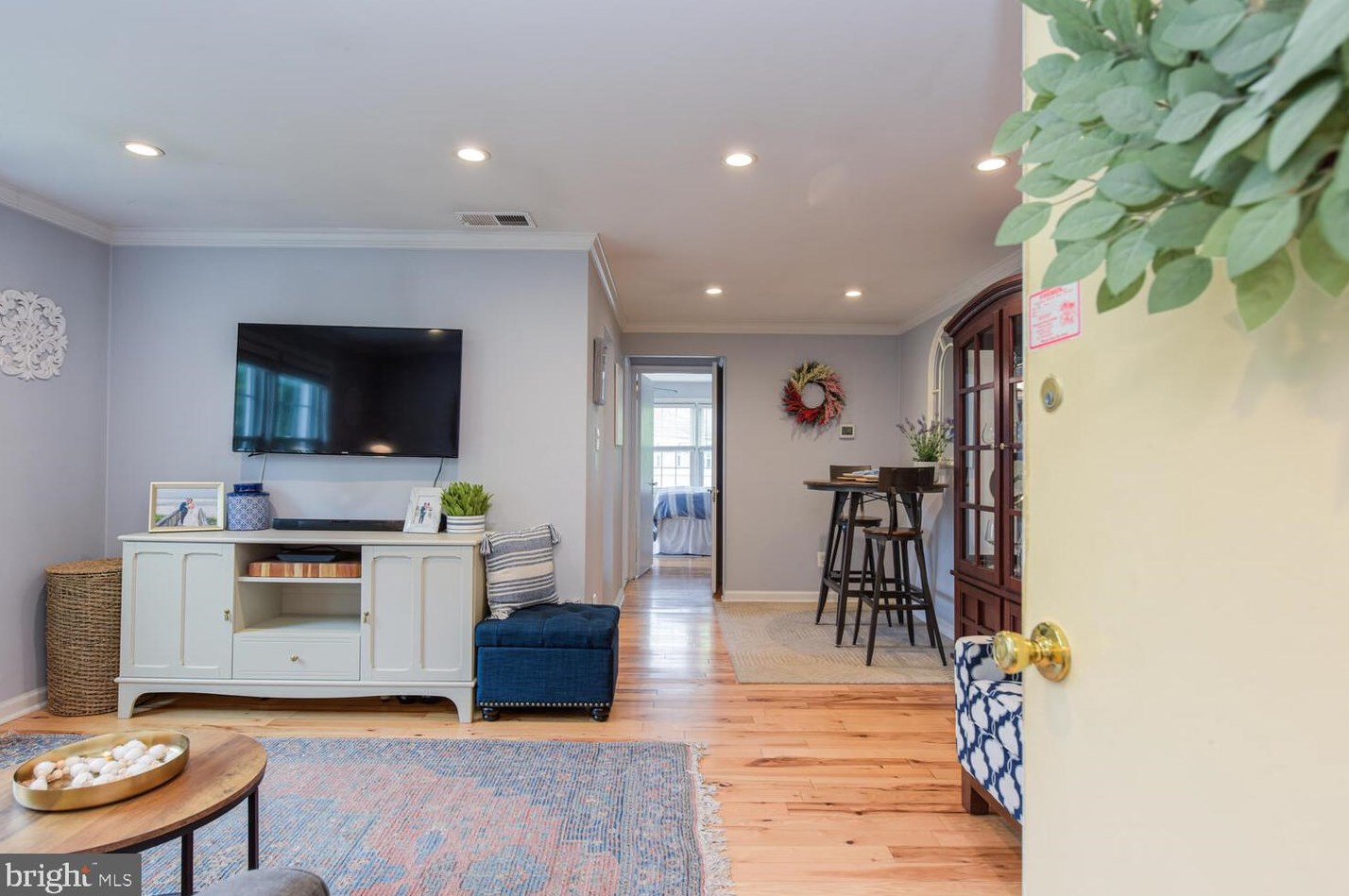 822 S Arlington Mill Dr #2-301, Arlington, VA 22204