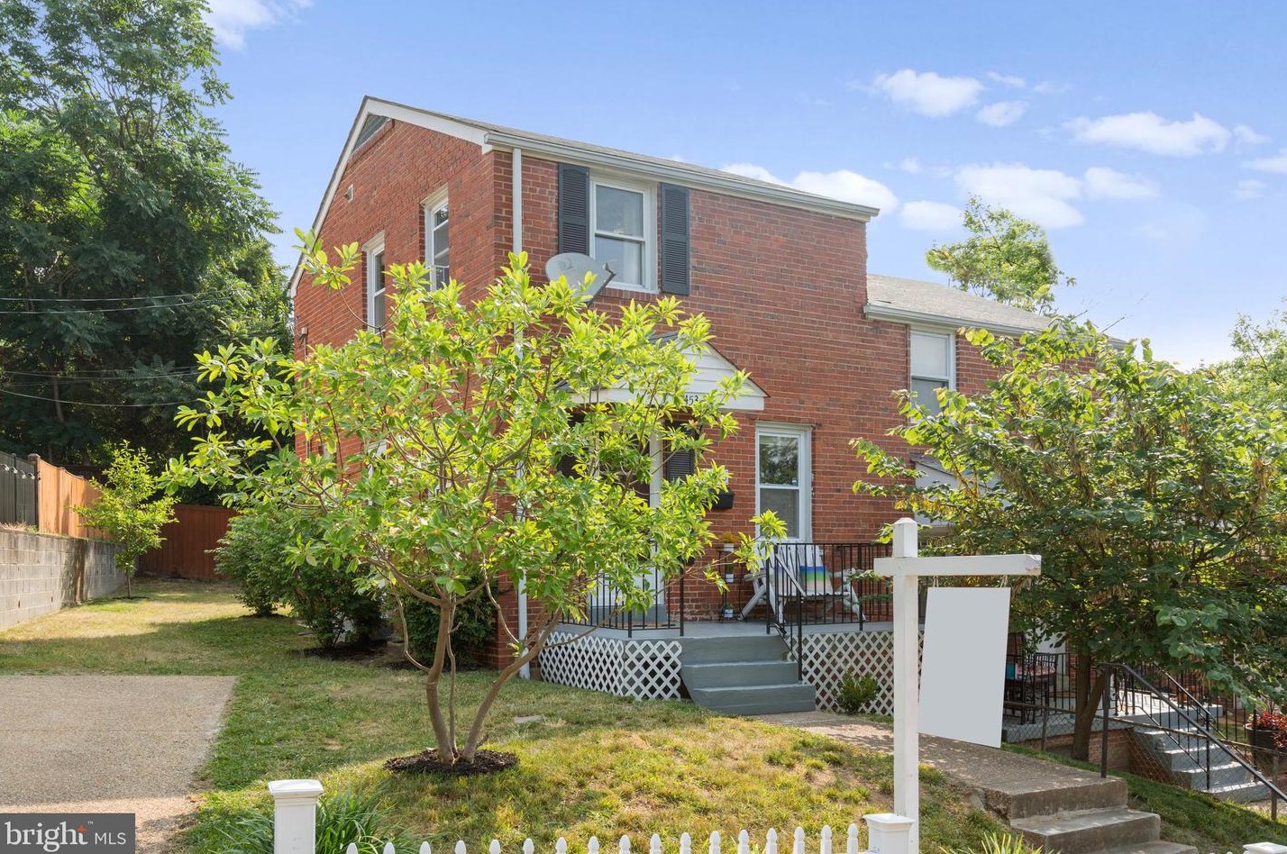 2453 Monroe St, Arlington, VA 22206-2438