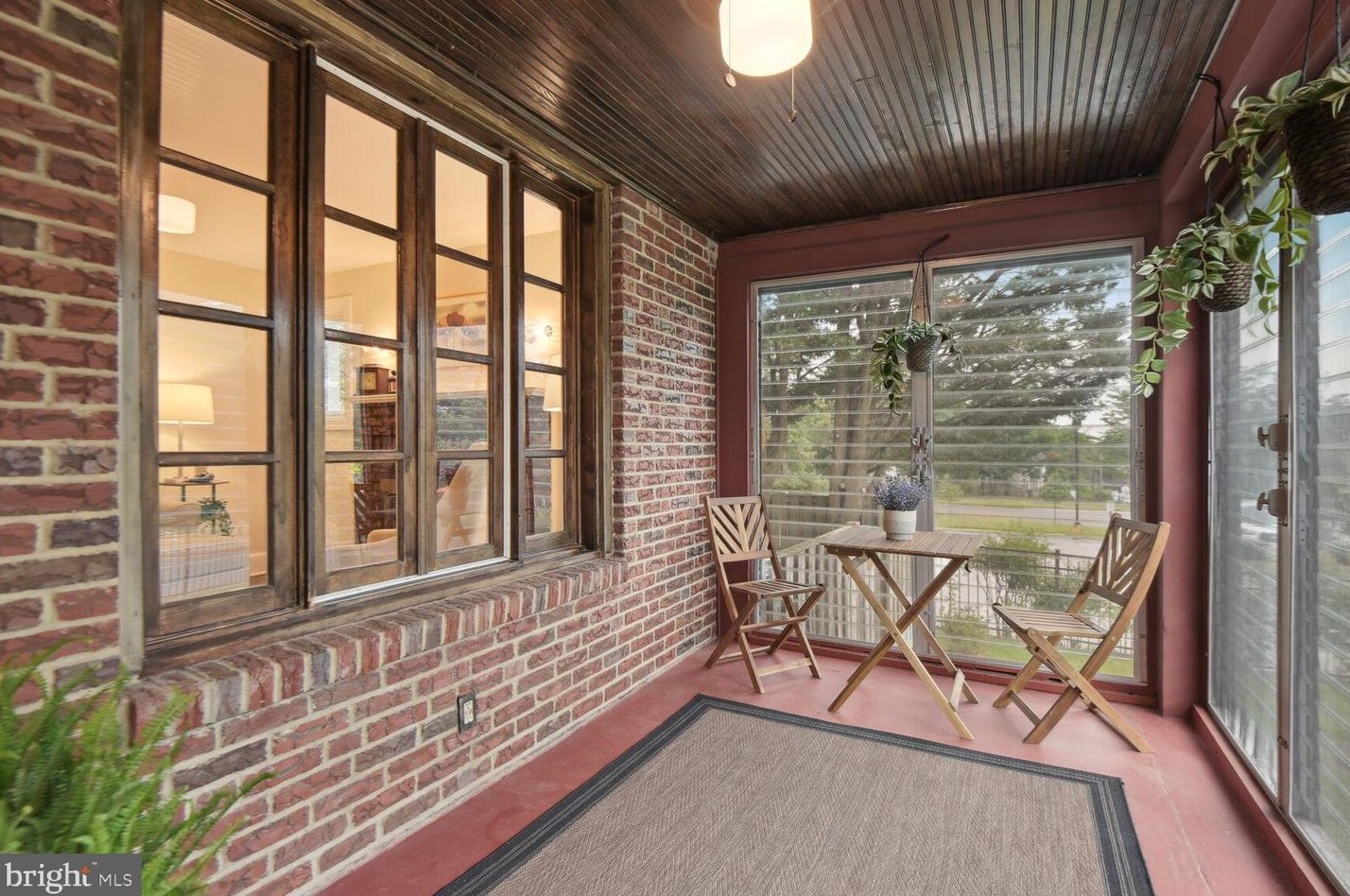 15 Highland St, Arlington, VA 22201-1025