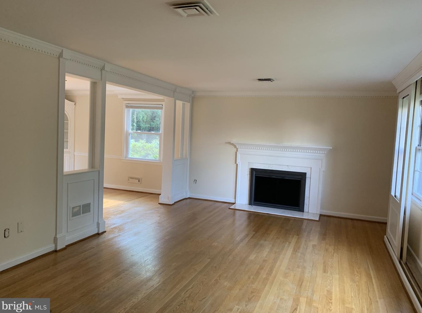 4726 33rd St N, Arlington, VA 22207