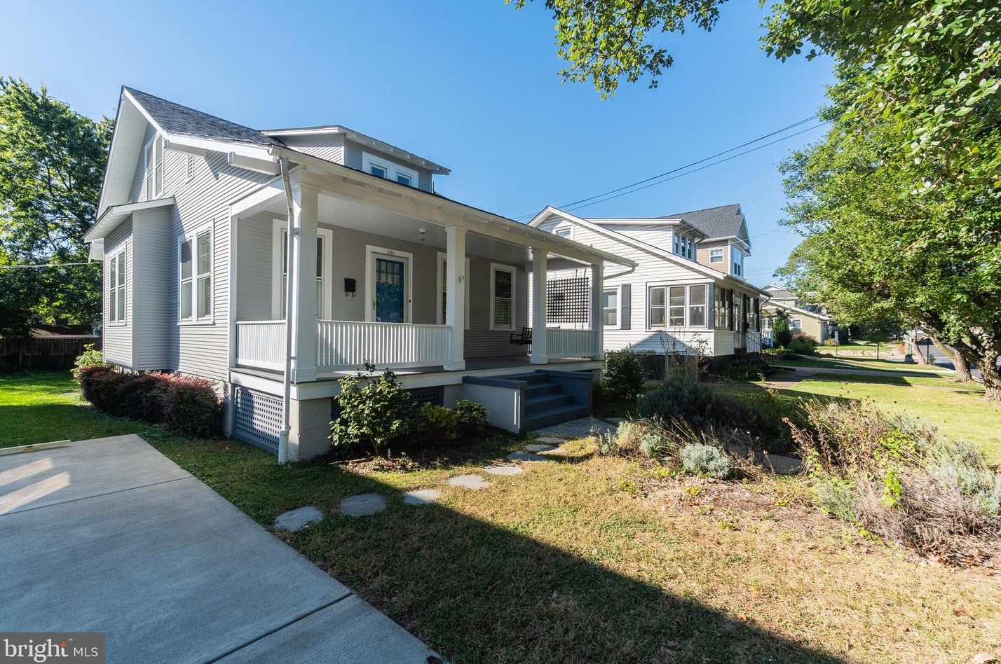 928 19th St S, Arlington, VA 22202