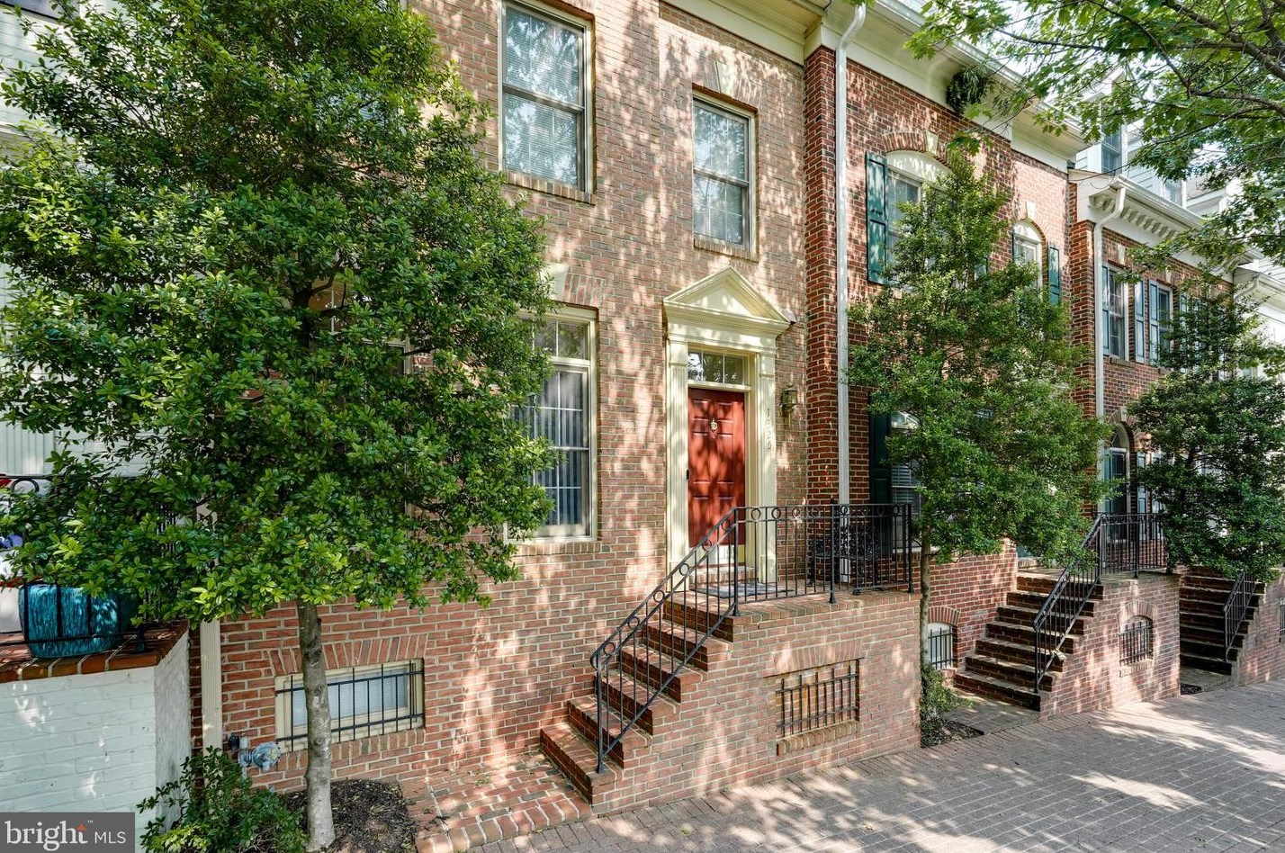 1325 Barton St, Arlington, VA 22201-2708