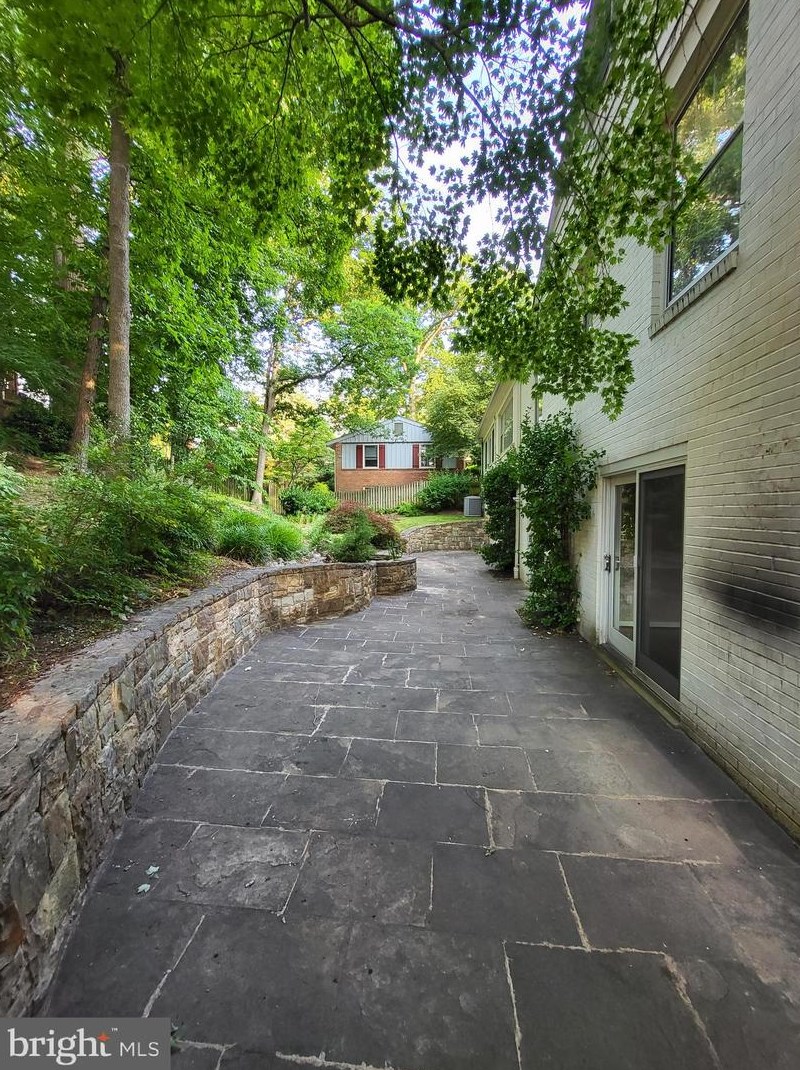 3317 Vermont St, Arlington VA  22207-4471 exterior
