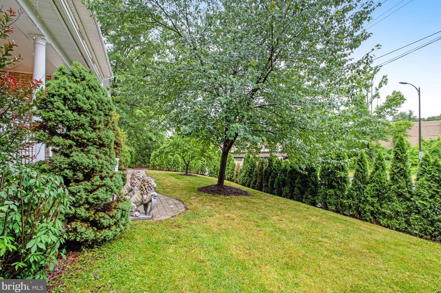 2727 N Westmoreland St, Arlington, VA 22213