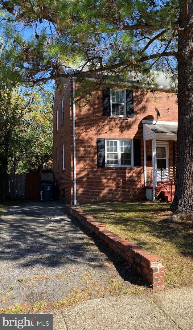 2721 S Uhle St, Arlington, VA 22206