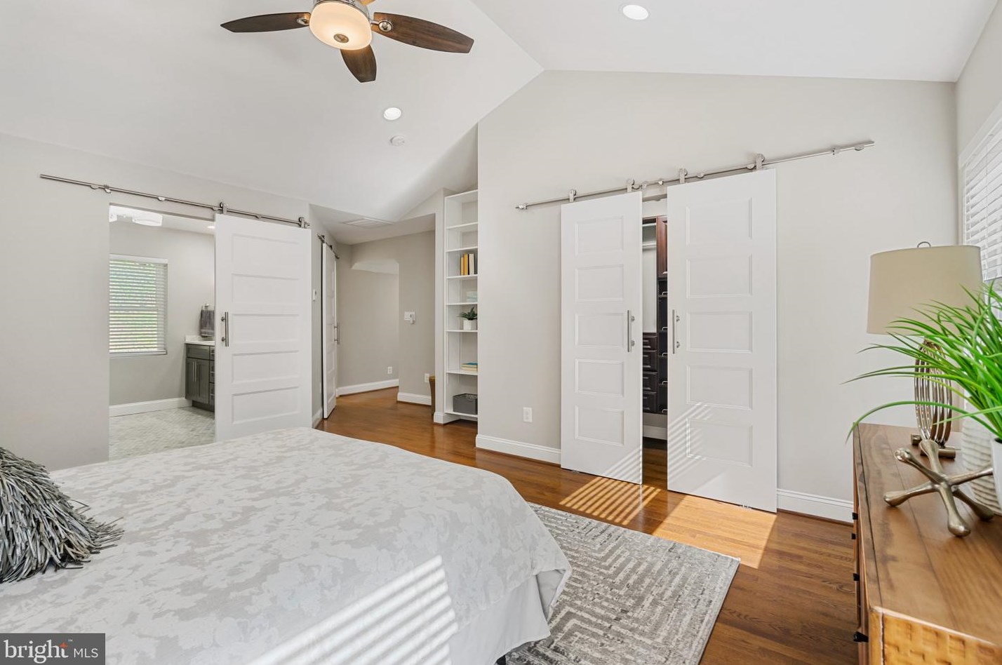 2406 S Arlington Ridge Rd, Arlington, VA 22202