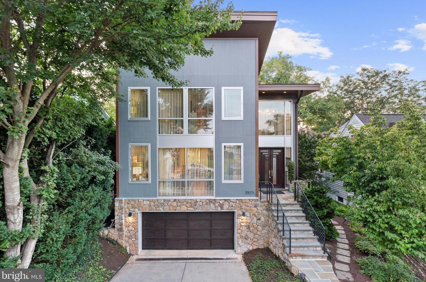 1925 Madison St, Arlington, VA 22205-3311