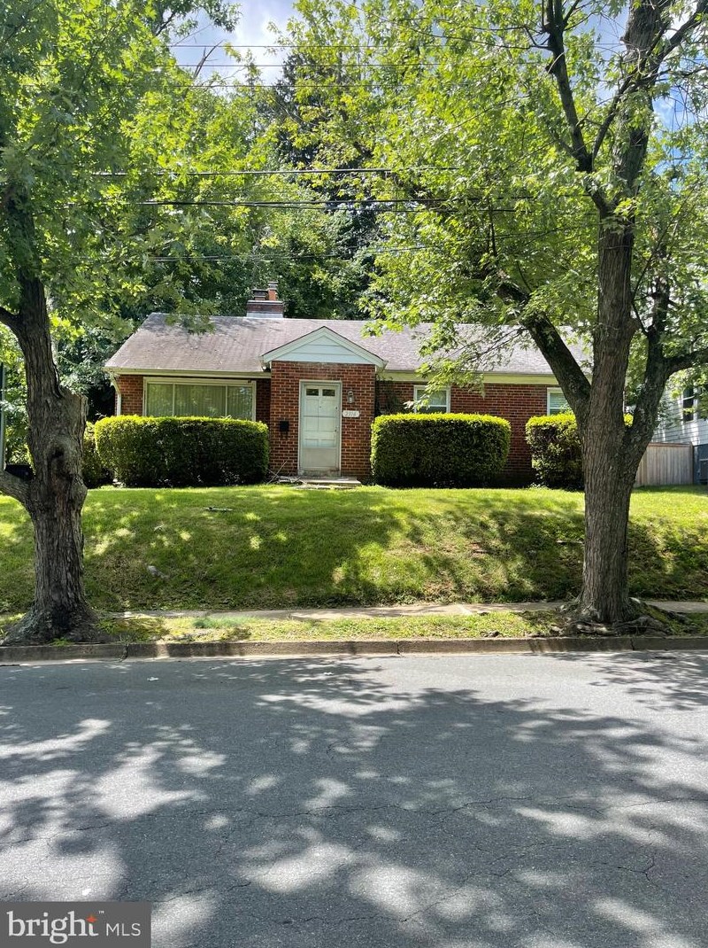 2316 John Marshall Dr, Arlington, VA 22205-3418