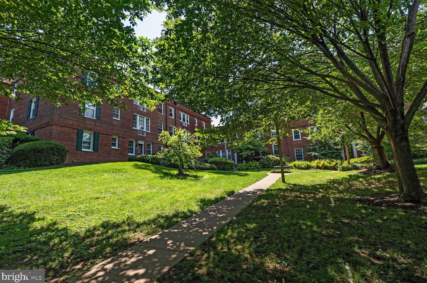 1920 Rhodes St, Arlington, VA 22201-3131