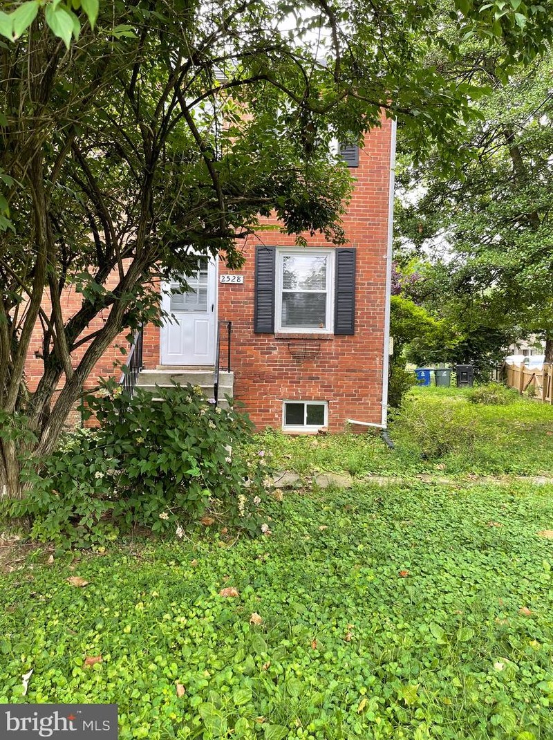 2528 Winchester St, Arlington VA  22213-1719 exterior