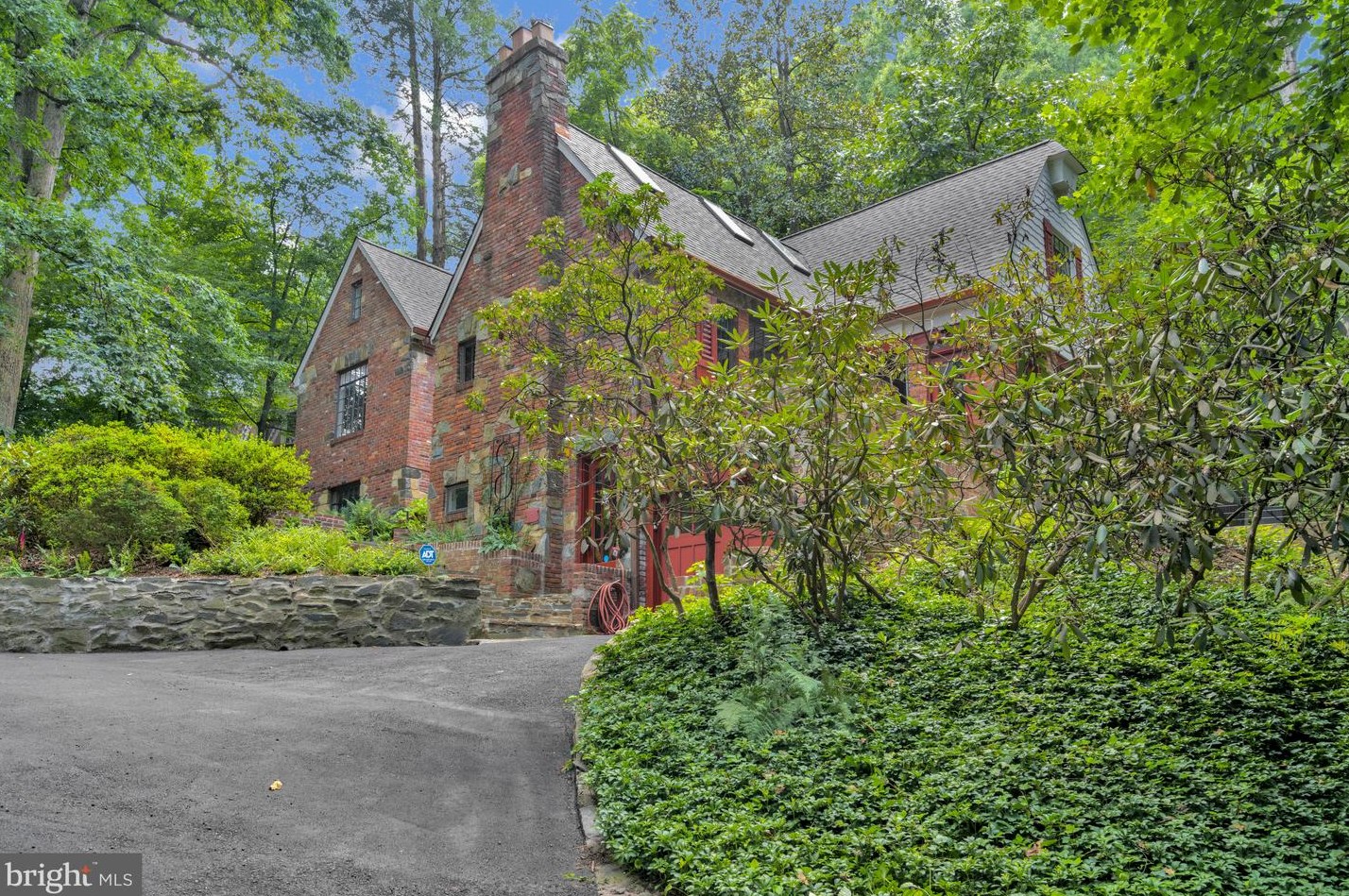 4120 41st St N #1, Arlington, VA 22207