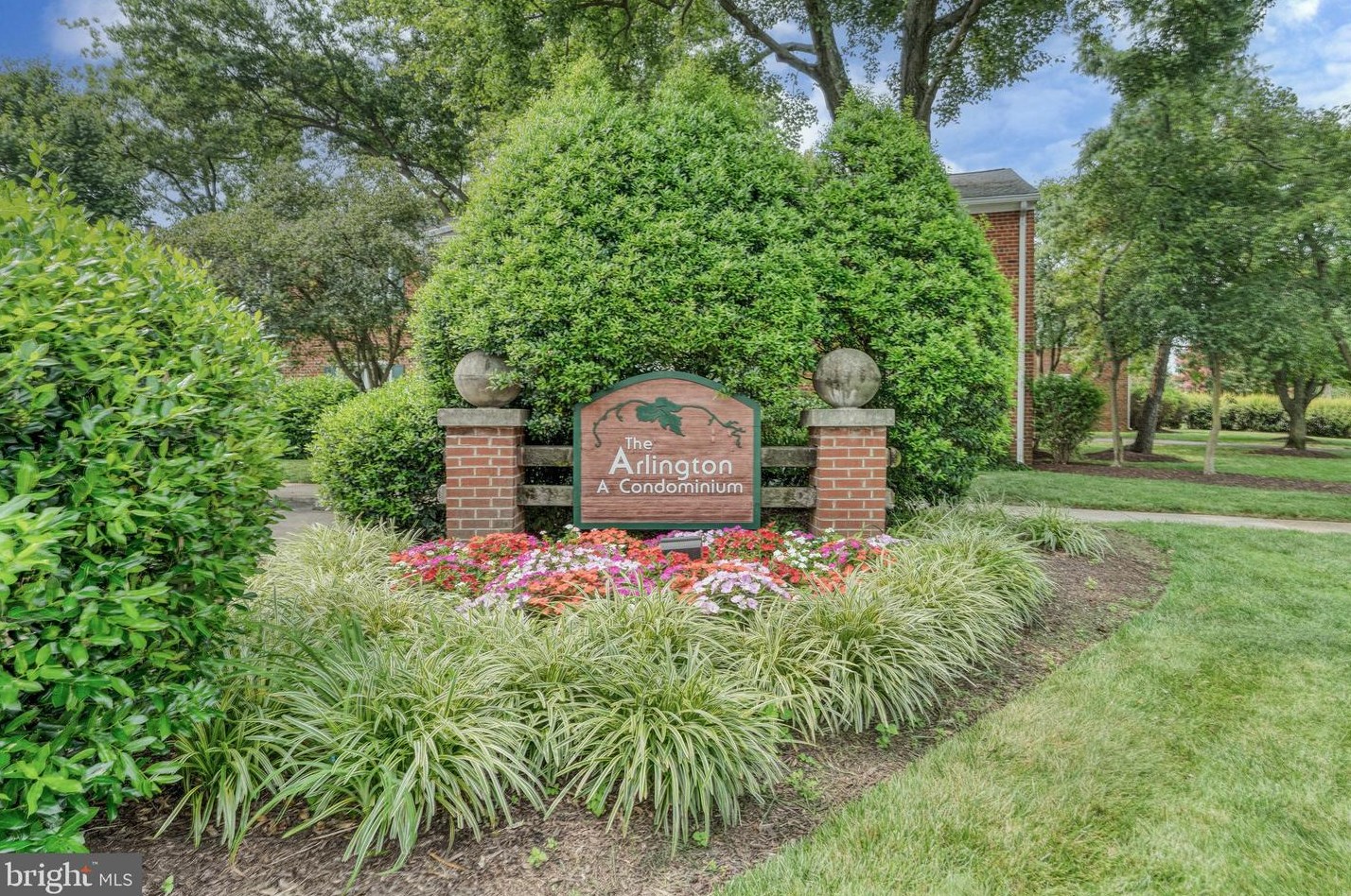 2513 Walter Reed Dr, Arlington, VA 22206-1211