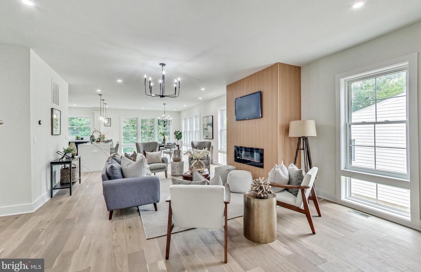 2135 Monroe St, Arlington VA 22204-5104 exterior