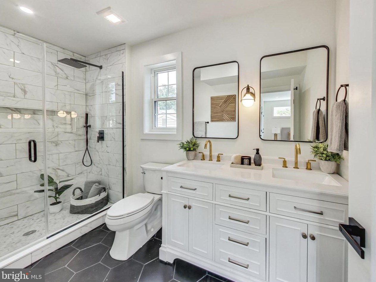 2135 Monroe St, Arlington VA 22204-5104 exterior