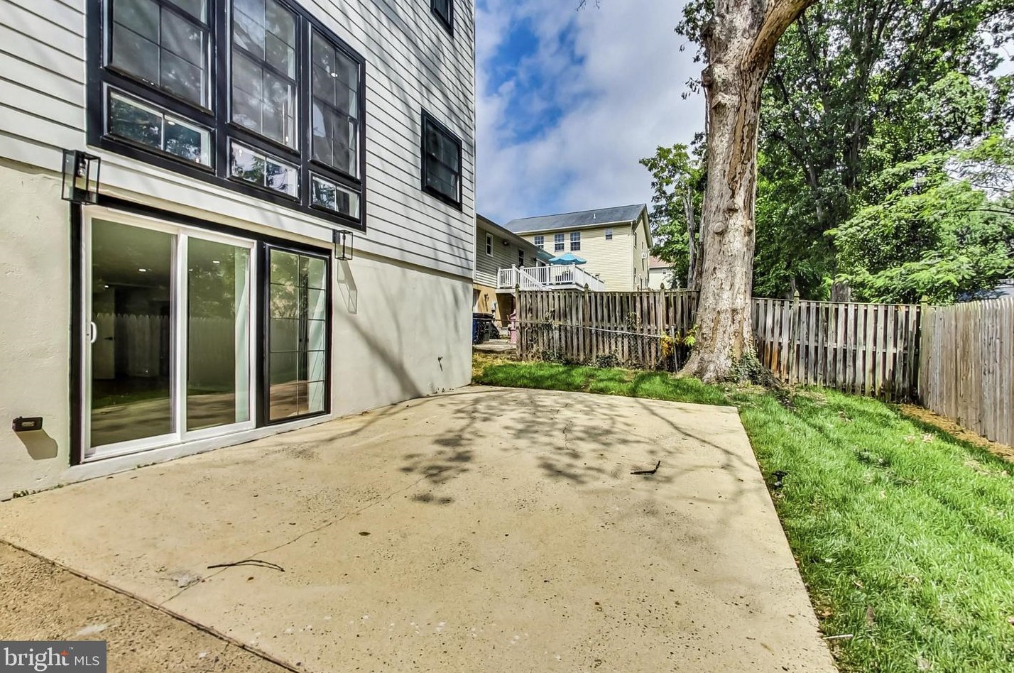 2135 Monroe St, Arlington VA 22204-5104 exterior