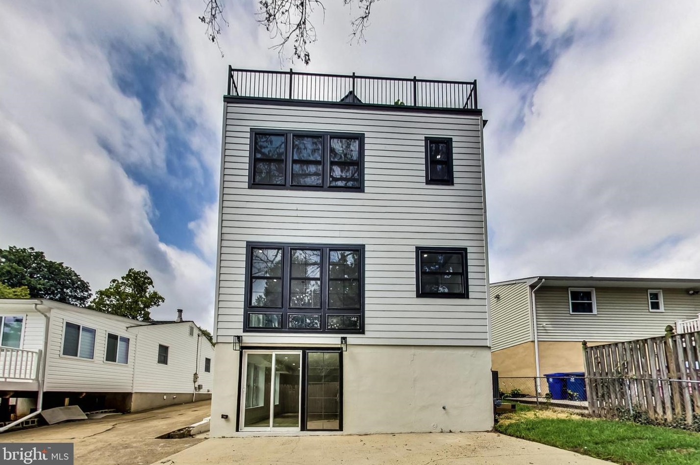 2135 Monroe St, Arlington VA 22204-5104 exterior