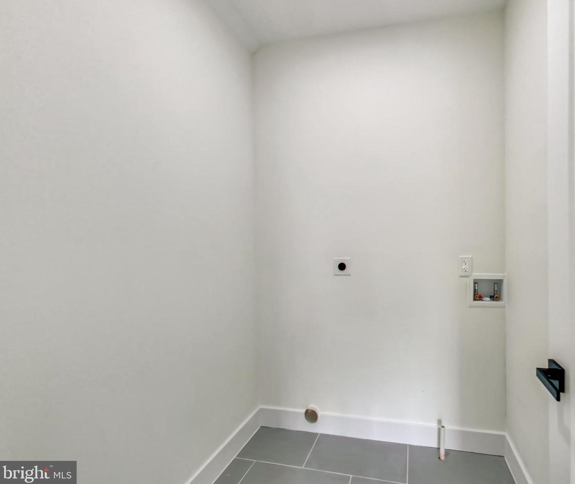 2135 Monroe St, Arlington VA 22204-5104 exterior