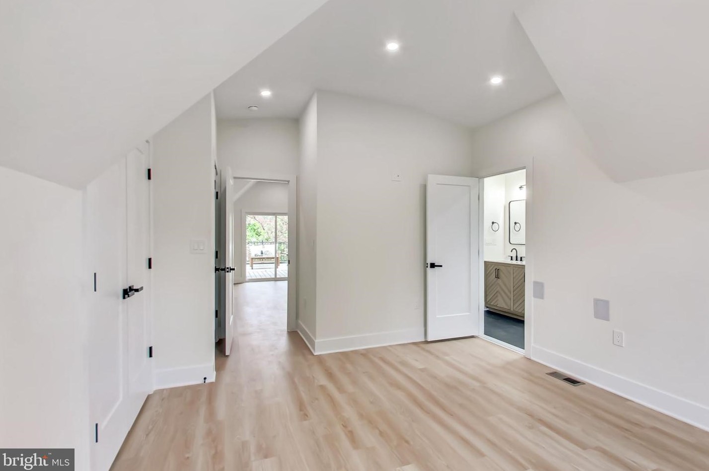 2135 Monroe St, Arlington VA 22204-5104 exterior