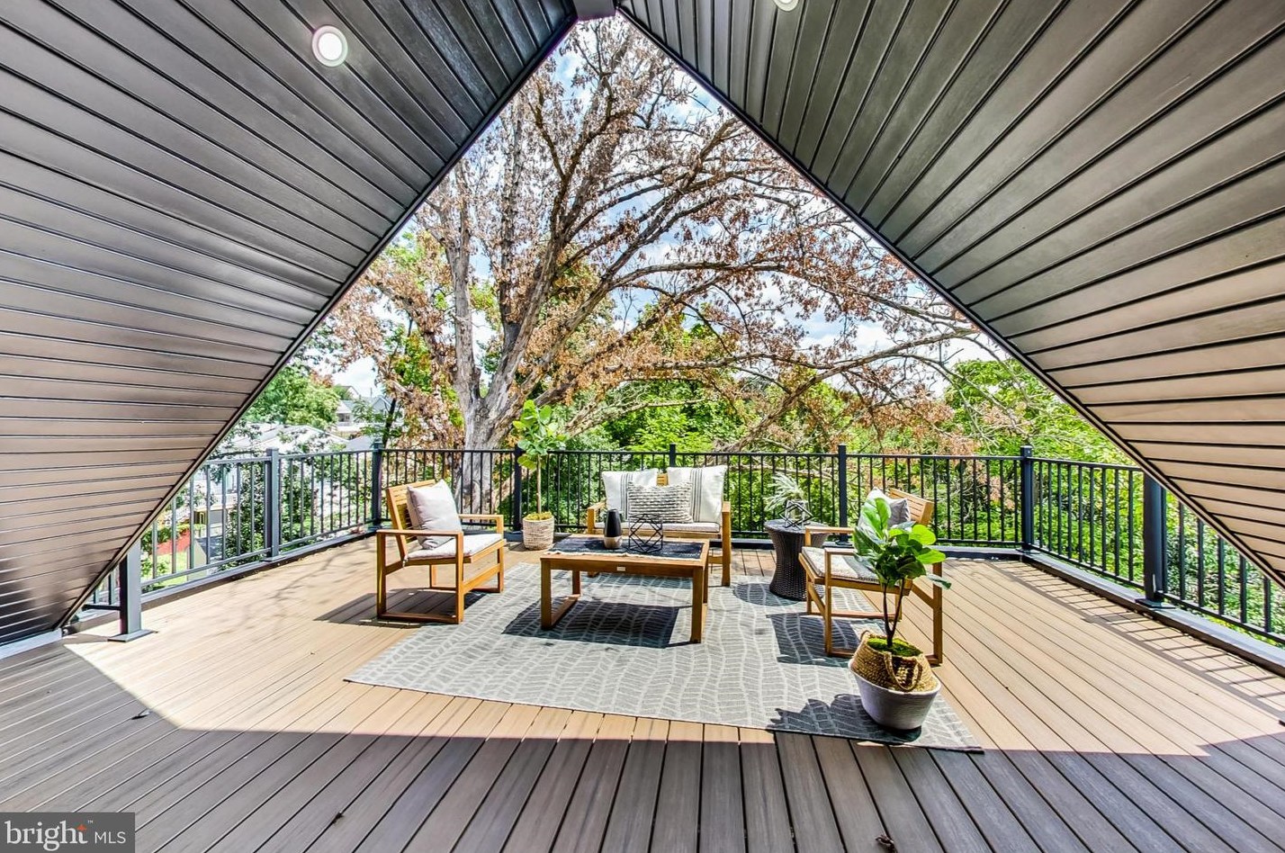 2135 Monroe St, Arlington VA 22204-5104 exterior