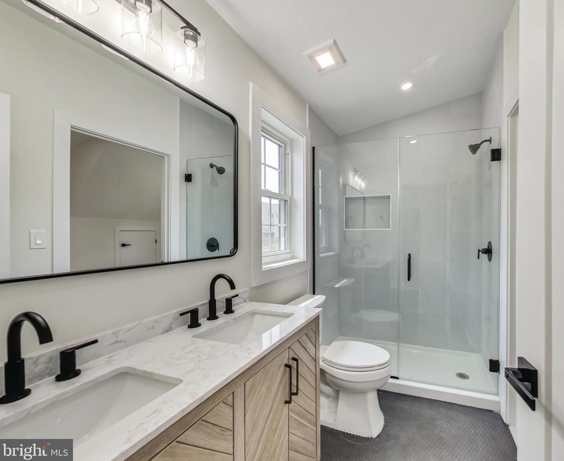 2135 Monroe St, Arlington VA 22204-5104 exterior