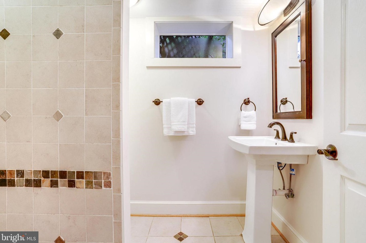 131 Irving St, Arlington VA 22201-1060 exterior