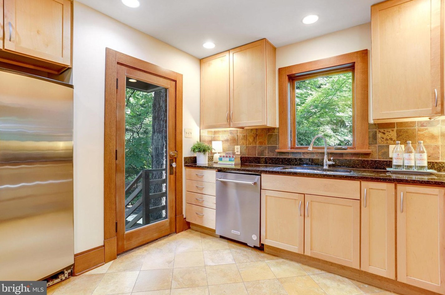 131 Irving St, Arlington VA 22201-1060 exterior