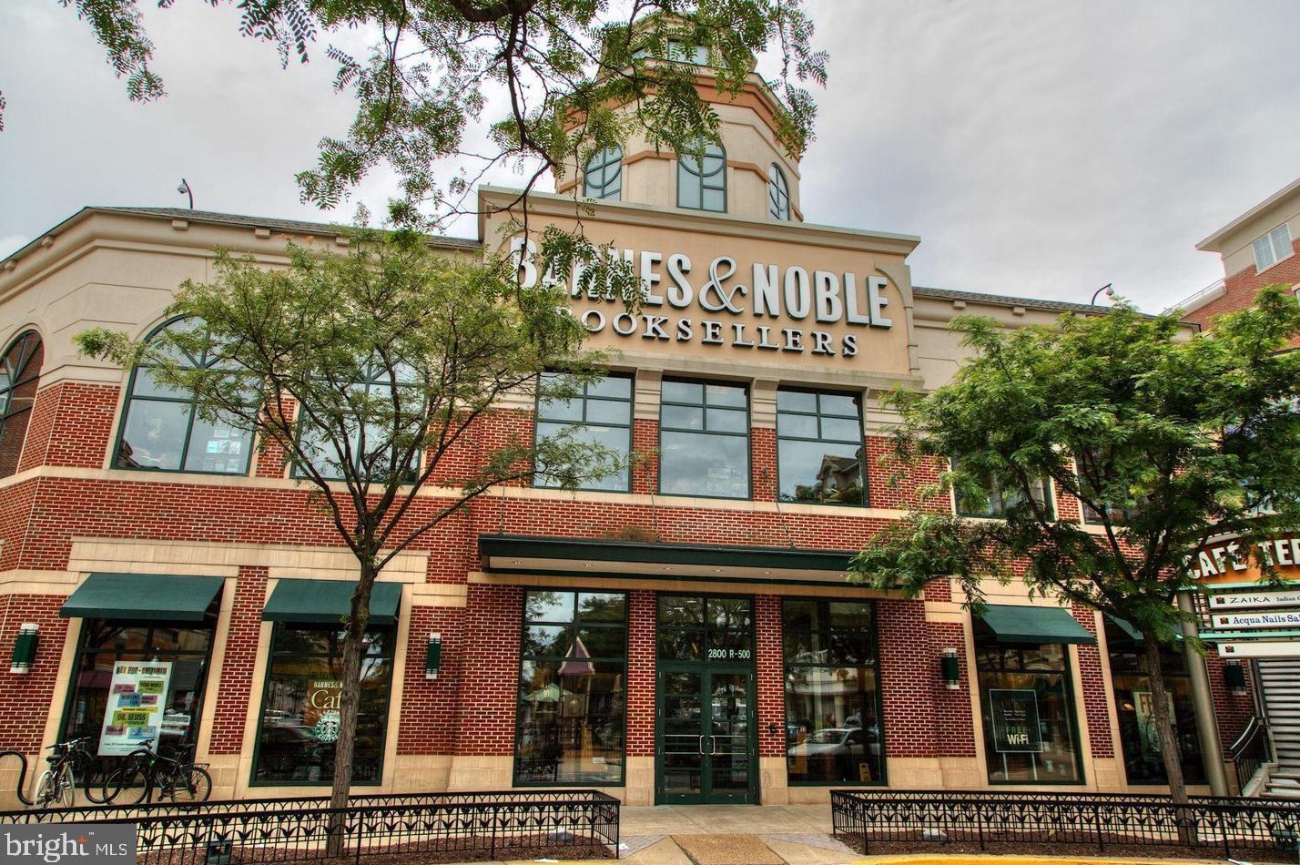 131 Irving St, Arlington VA 22201-1060 exterior