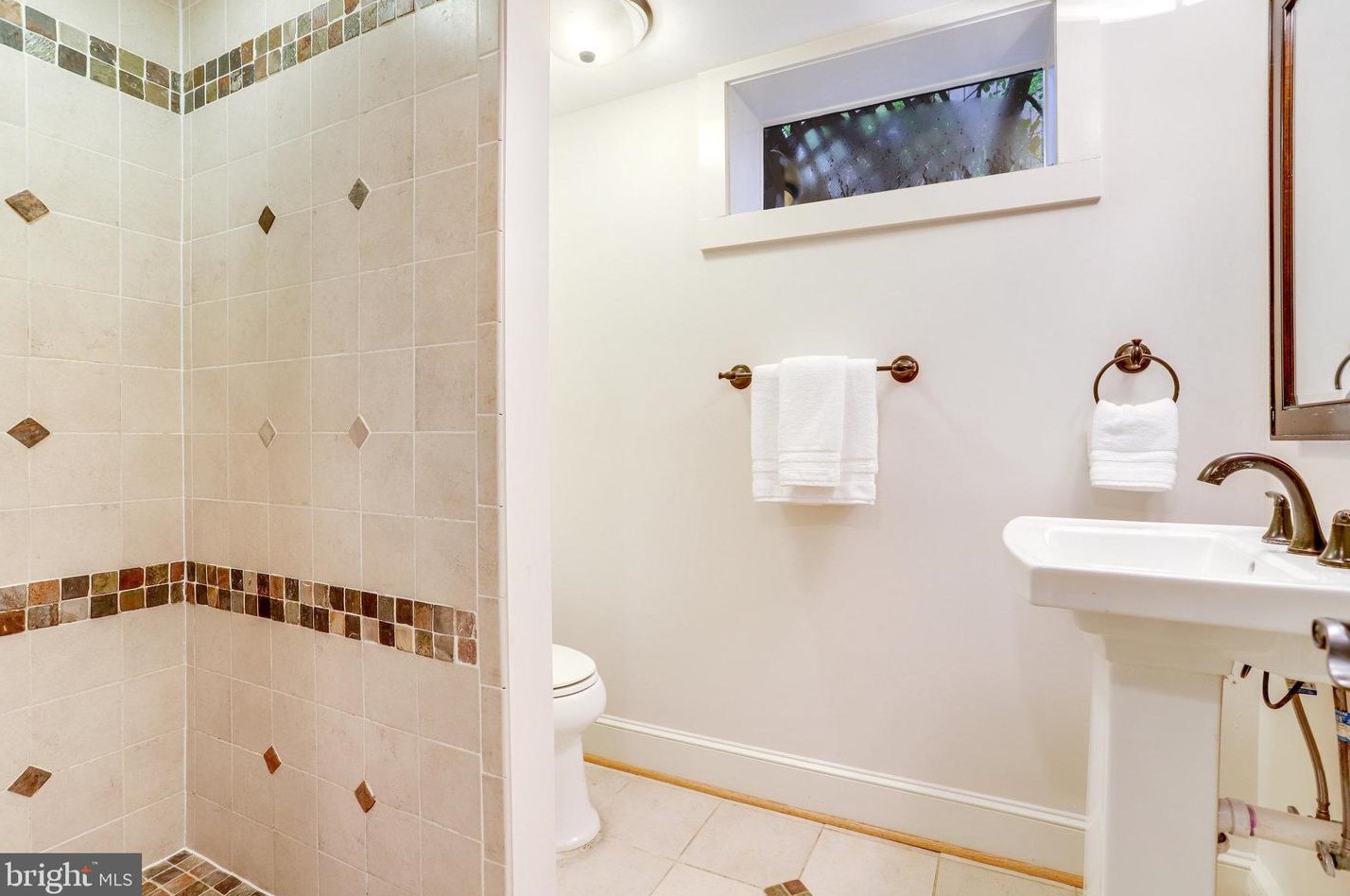 131 Irving St, Arlington VA 22201-1060 exterior