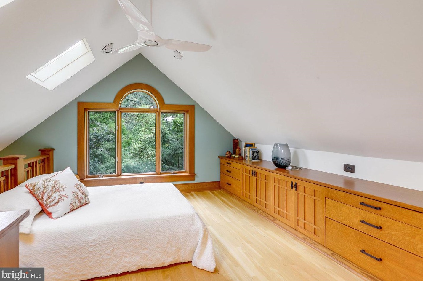 131 Irving St, Arlington VA 22201-1060 exterior