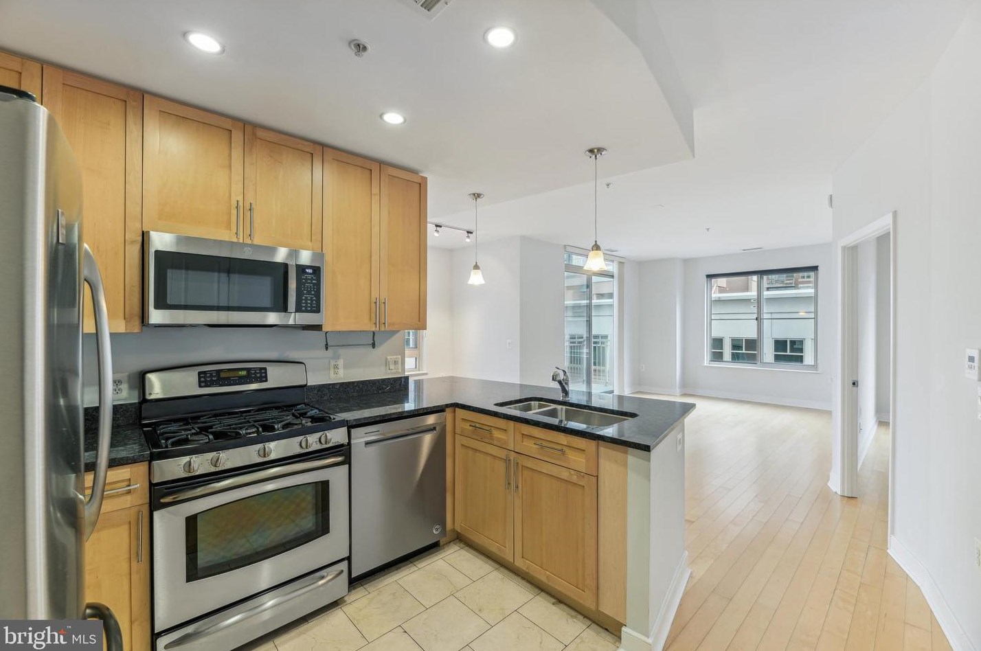 820 N Pollard St #914, Arlington, VA 22203