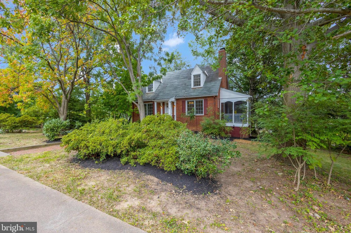 49 Fenwick St, Arlington, VA 22201-1015