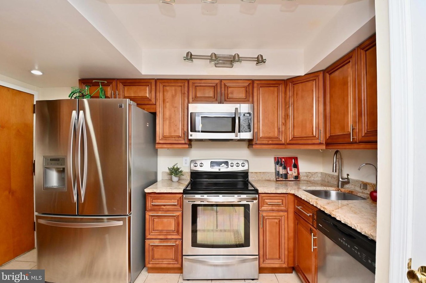 1101 S Arlington Ridge Rd #213, Arlington, VA 22202