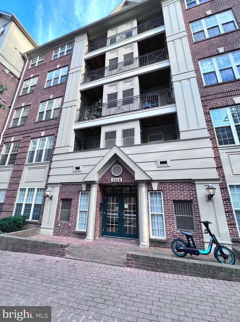 2310 14th St N #401, Arlington, VA 22201