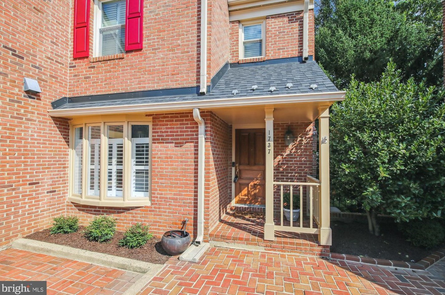 1737 Wakefield St, Arlington, VA 22207-2331