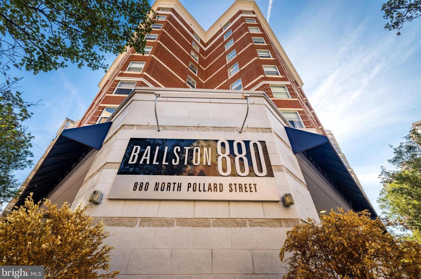 880 Pollard St, Arlington VA 22203-1903 exterior