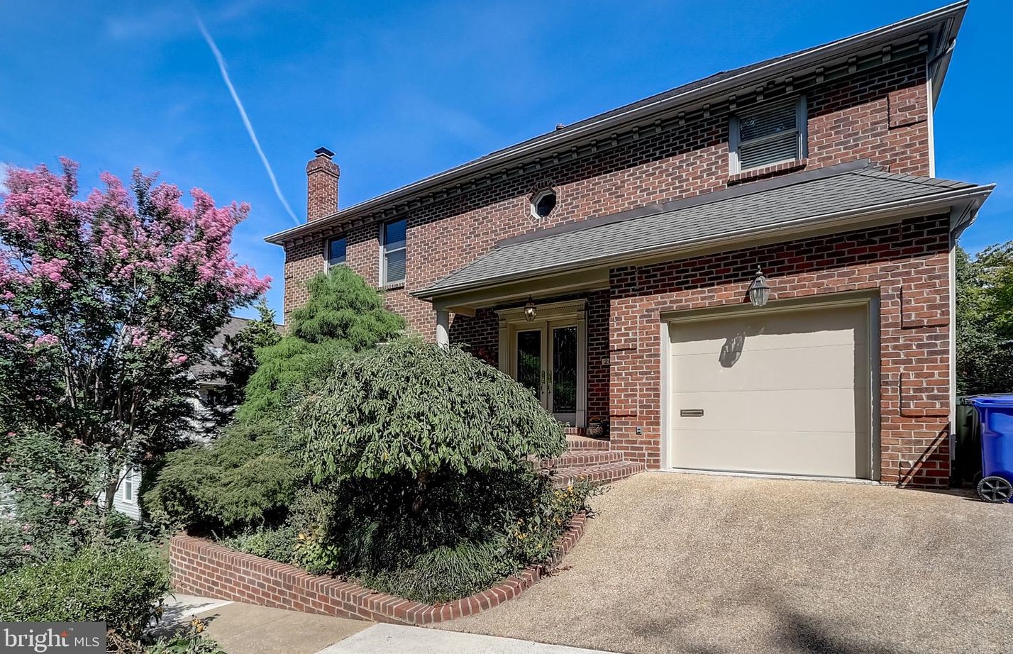 2013 Lynn St, Arlington, VA 22202-2128