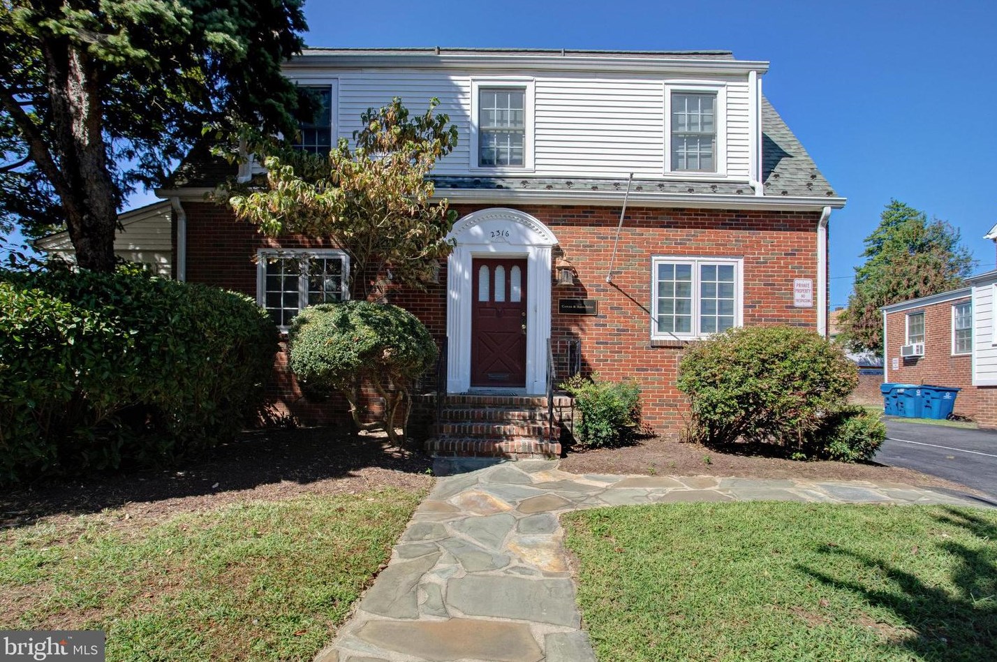 2316 S Eads St, Arlington, VA 22202