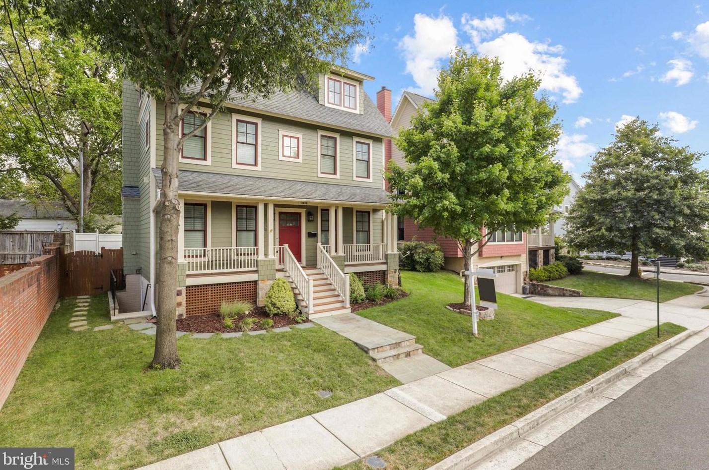 2155 Ives St, Arlington, VA 22202-2651