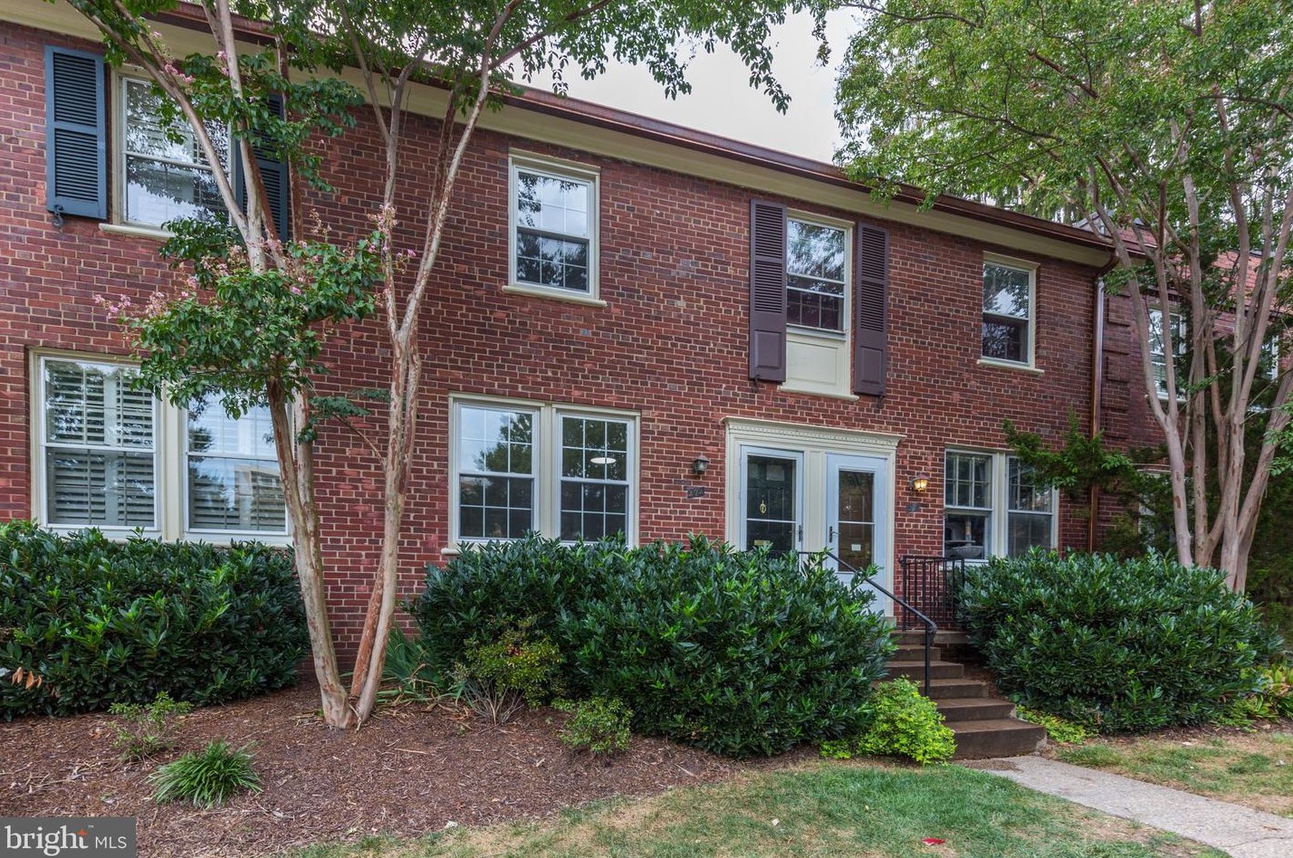 1030 Barton St, Arlington, VA 22204-4836