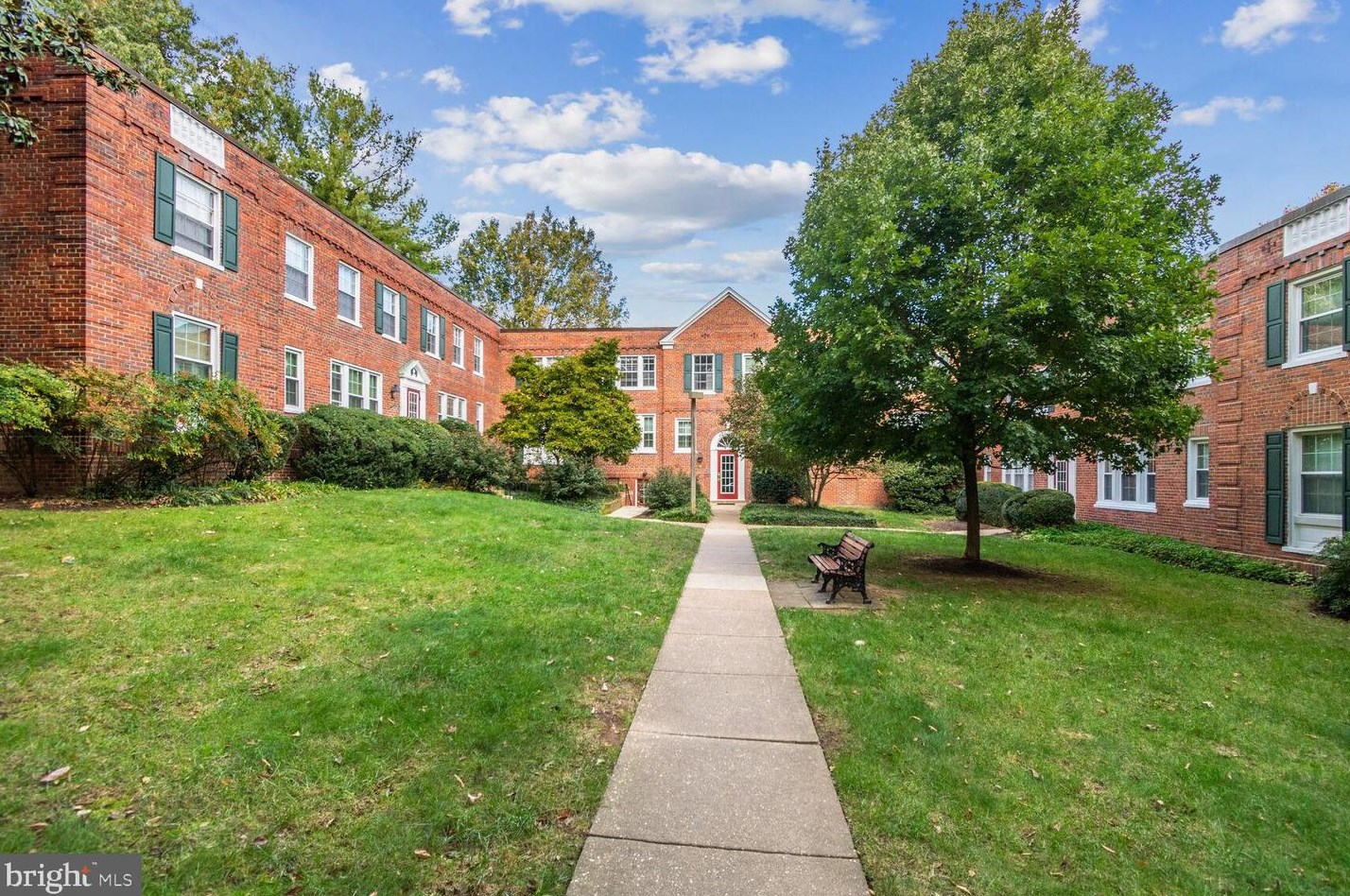 1911 Key Blvd, Arlington, VA 11561-3229