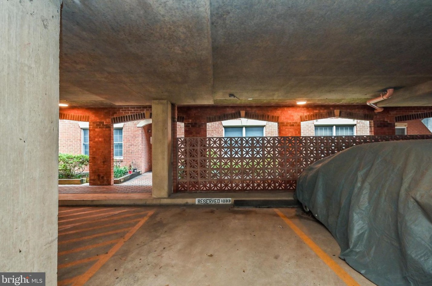 6924 Fairfax Dr #100, Arlington, VA 22213